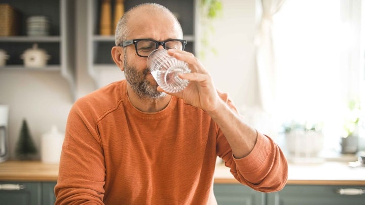 Wasser trinken Mann